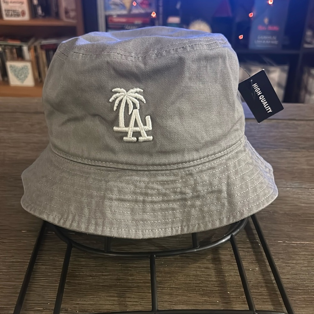 LA bucket hat NWT